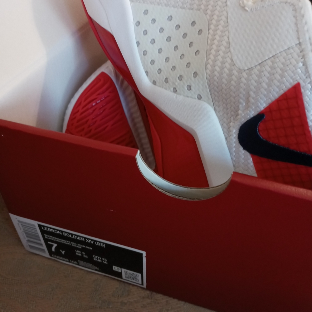 Hot New NIKE LEBRON SOLDIER 14 - Picture 5 of 6